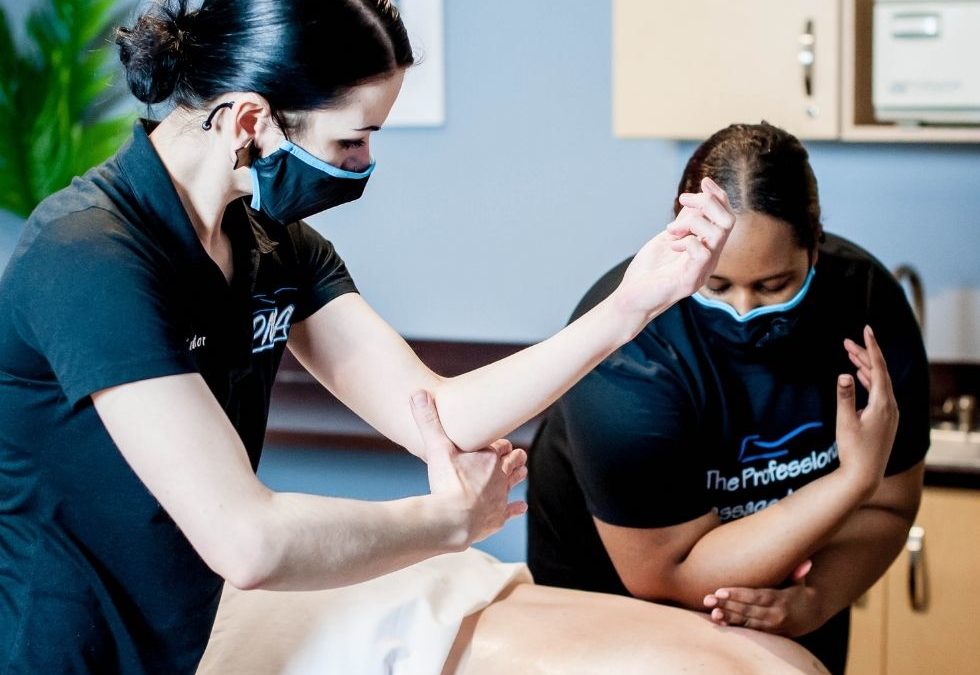 Top 5 Reasons To Work On A Team As A Massage Therapist