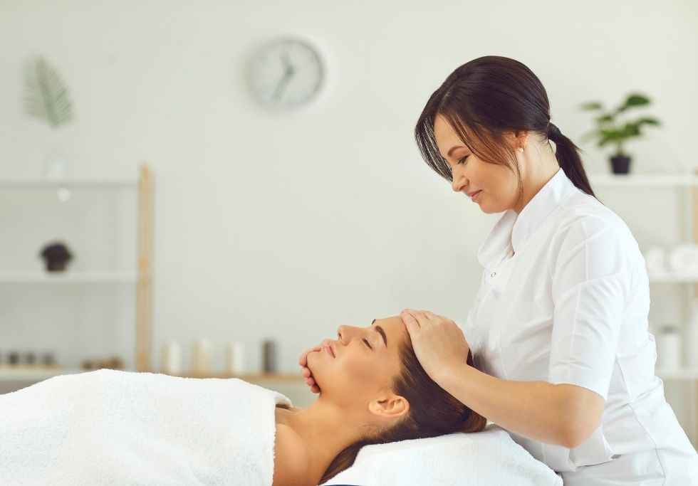 How to Be Professional as a Massage Therapist | PMA